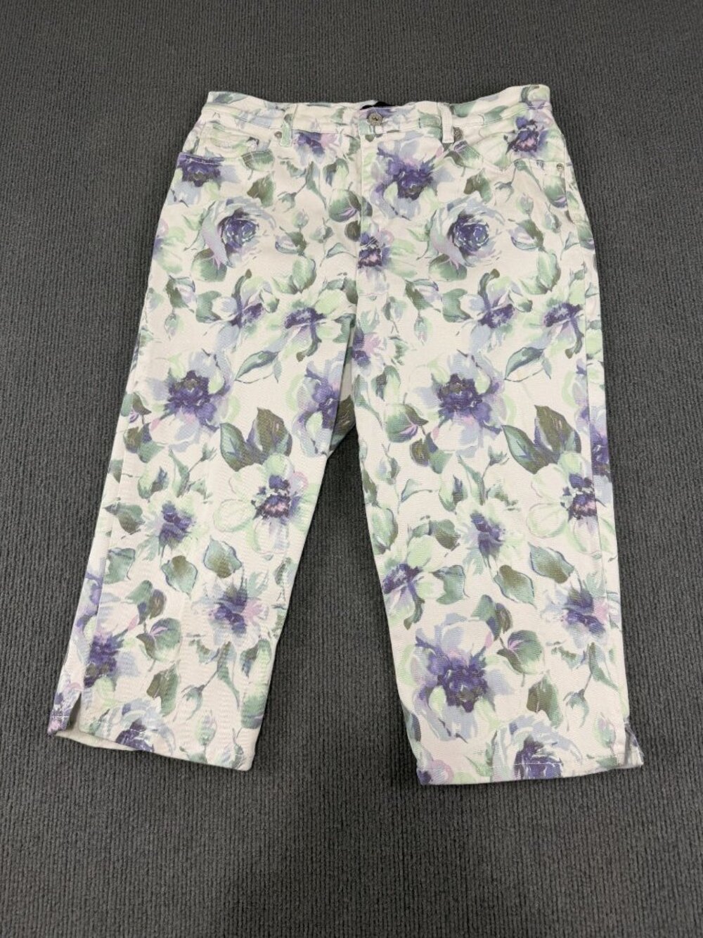 Gloria Vanderbilt Amanda Capri Floral Pants Size 14 White Purple Green